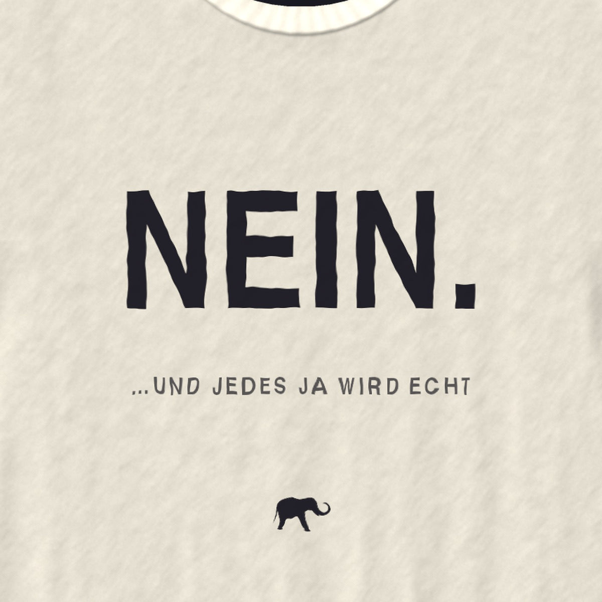 DAS NEIN — Nahaufnahme des Drucks auf dem Stoff