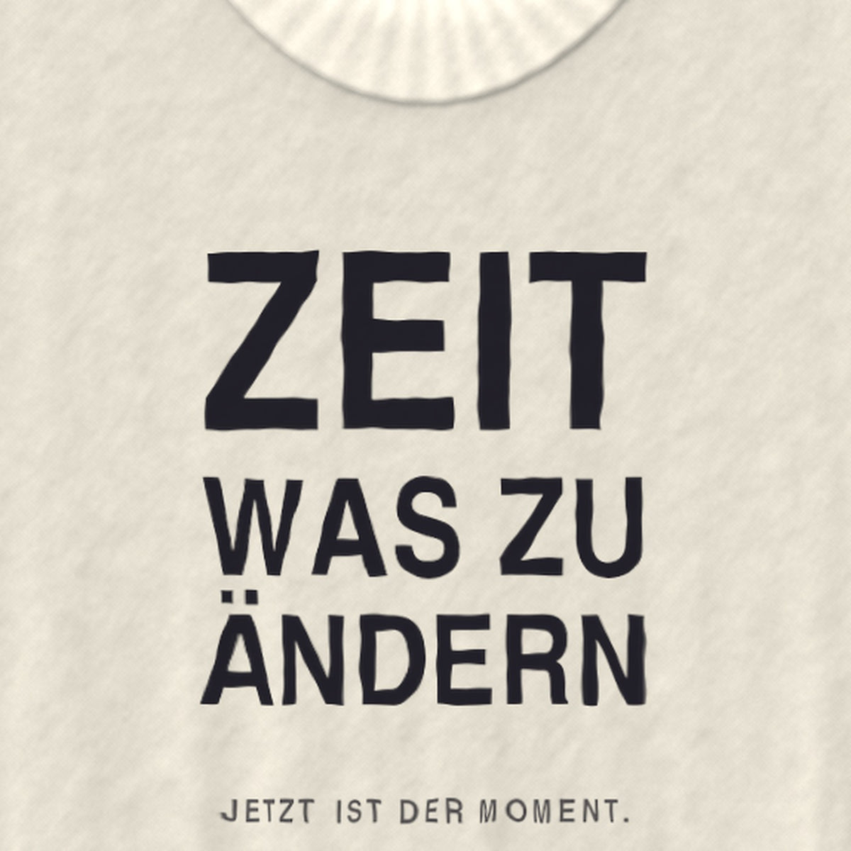 ZEIT WAS ZU ÄNDERN — Nahaufnahme des Drucks auf dem Sweatshirt